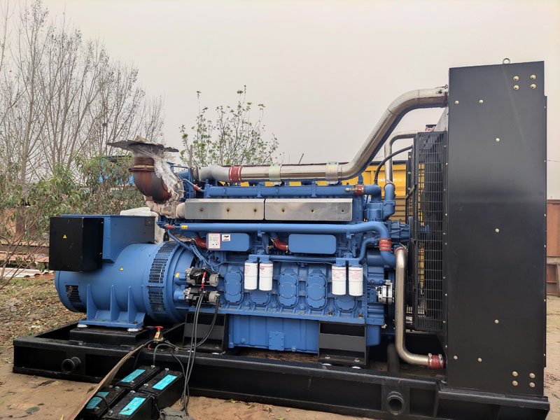 阿坝柴油发电机组更换机油时，应遵循哪些步骤？