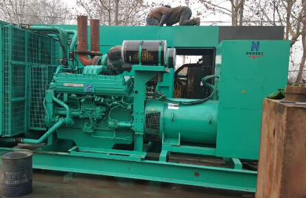 阿坝发电机组如何判断水冷式机油散热器内部是否需要清洗？